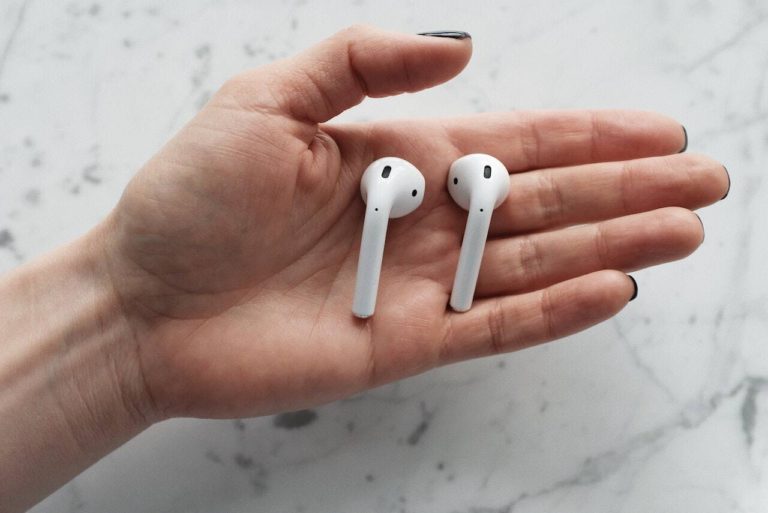 top-five-ways-to-fix-airpods-sound-muffled-tech-buzzer